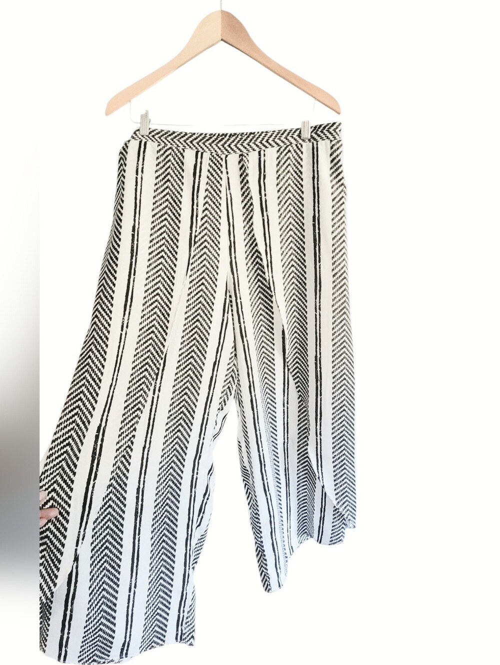 CHELSEA AND THEODORE MICK WRAP PALAZZO PANTS BLACK, WHITE, SIZE XL NWOT